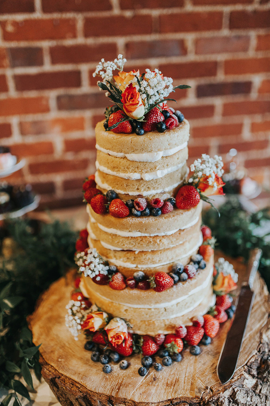 Creating an Amazing Autumnal Wedding Theme - All about the cake | CHWV