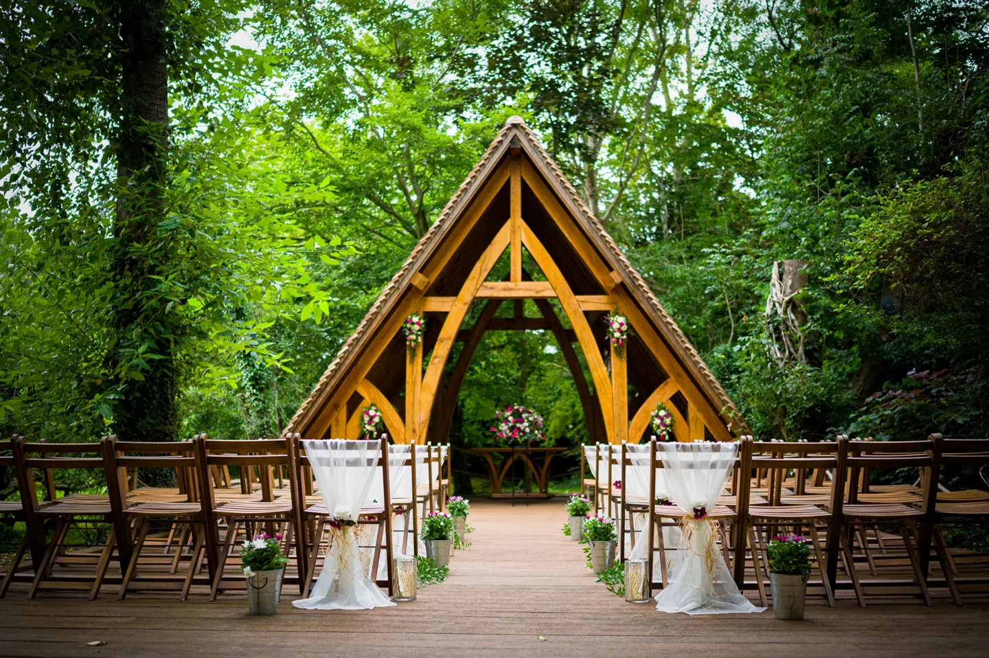 rivervale barn outdoor ceremony