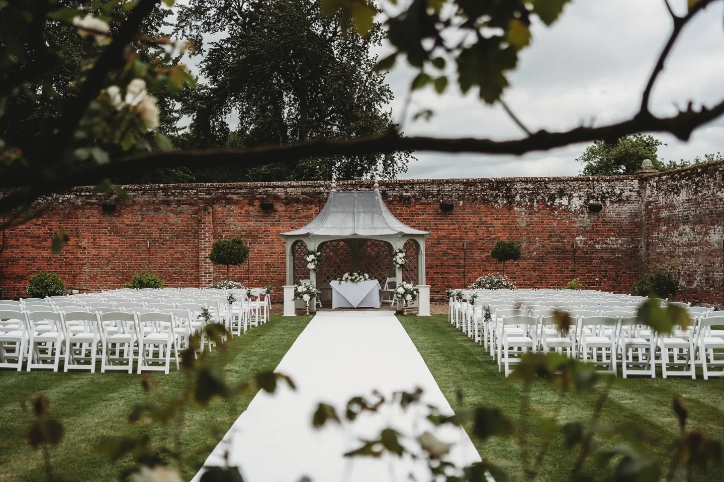braxted park outdoor ceremony aisle
