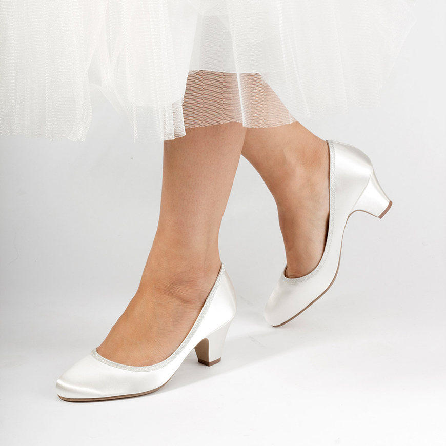 6 Questions to Ask When Choosing Your Wedding Shoes | CHWV