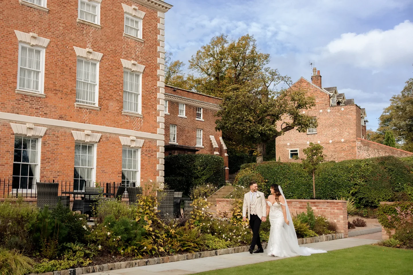 old palace chester couple portraits garden
