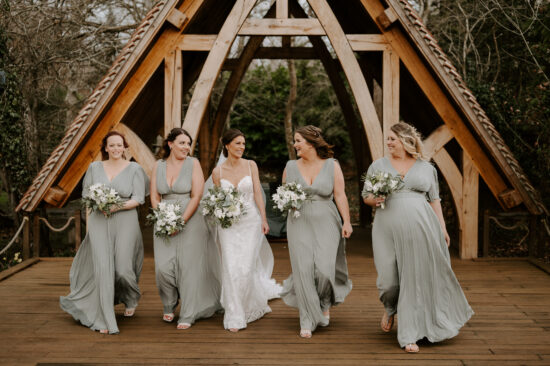 rivervale barn bride and bridesmaids