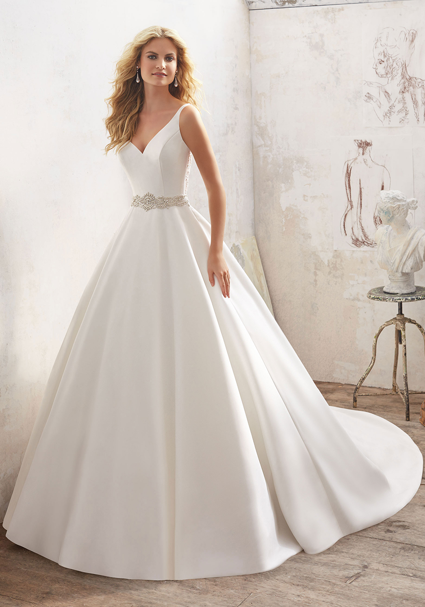 10 of the best winter wedding dresses - All-white wedding | CHWV