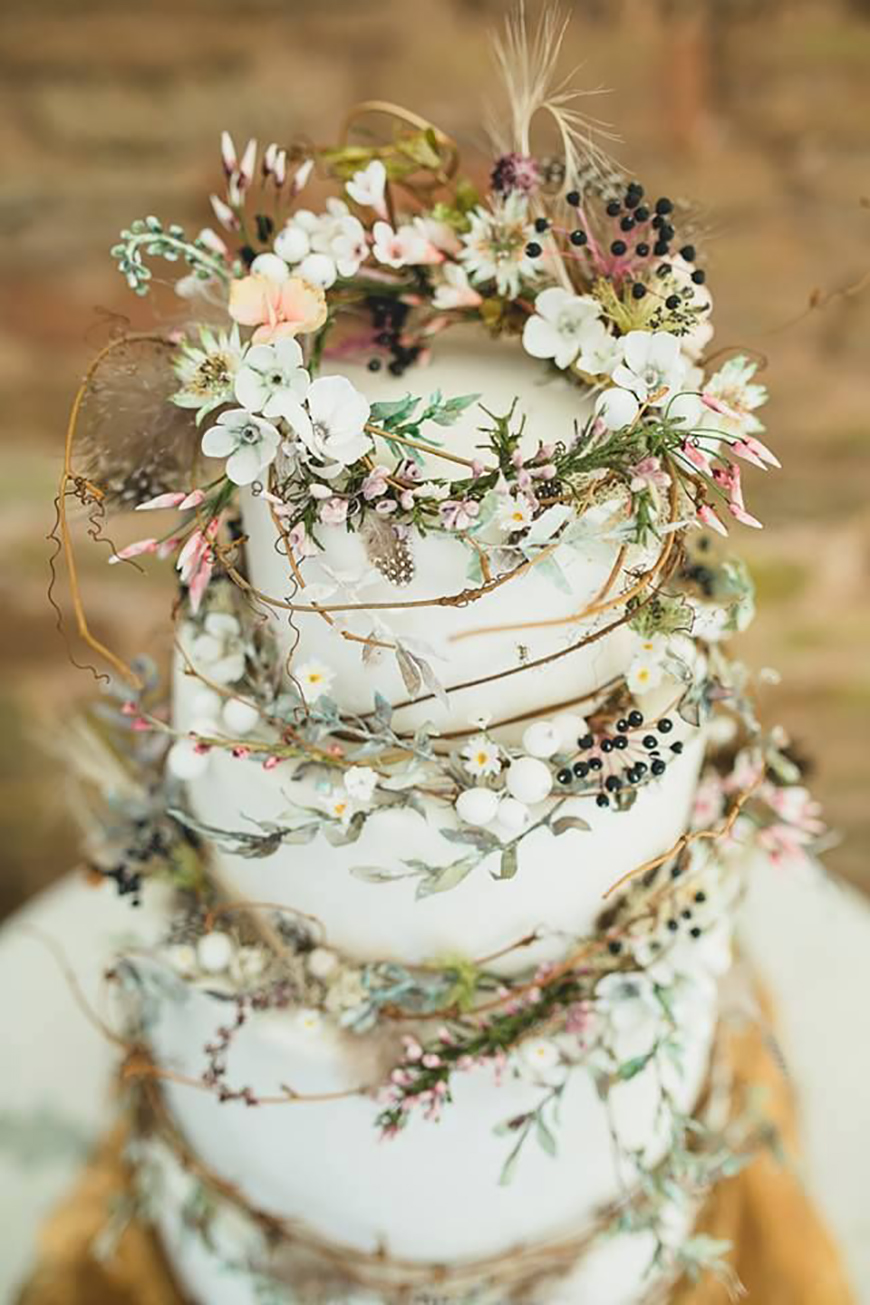 22 Wedding Cakes Fit for a Fairy Tale - Flower fairy | CHWV