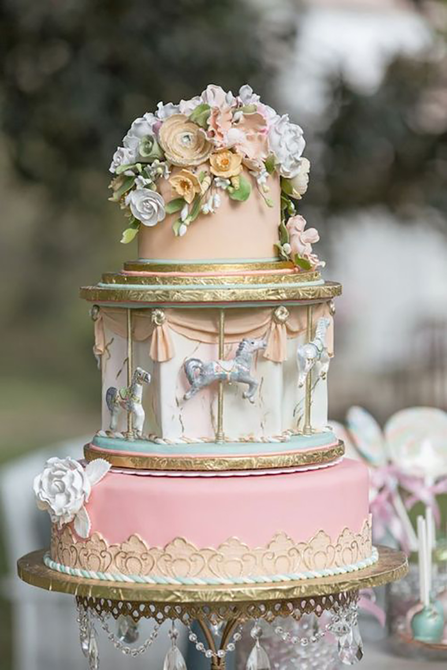 22 Wedding Cakes Fit for a Fairy Tale - Fun at the fair | CHWV
