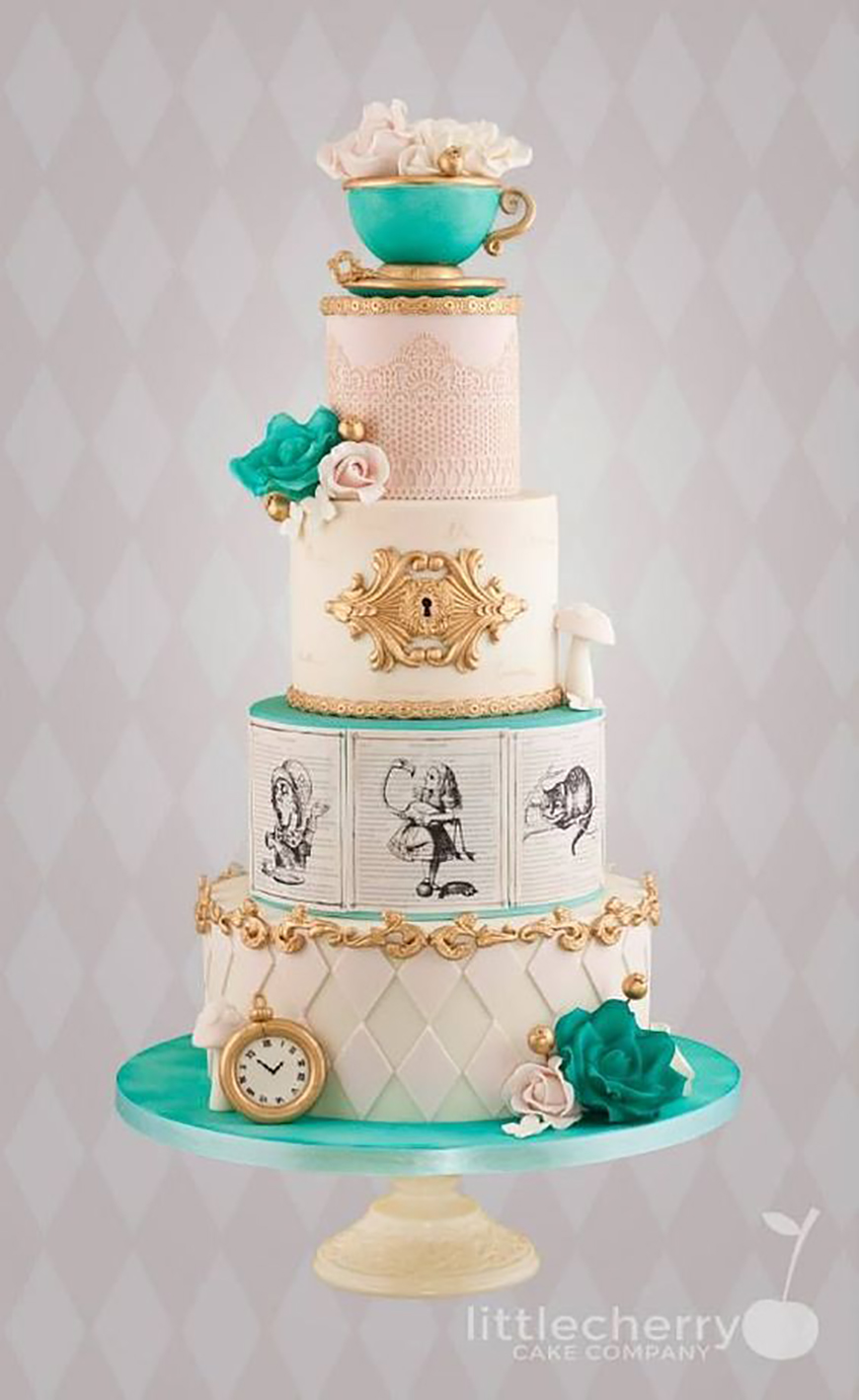 22 Wedding Cakes Fit for a Fairy Tale - Wonderland wedding | CHWV