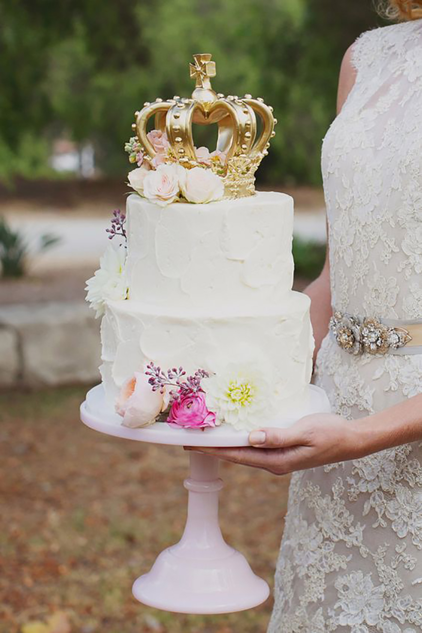 22 Wedding Cakes Fit for a Fairy Tale - A modern fairy tale | CHWV
