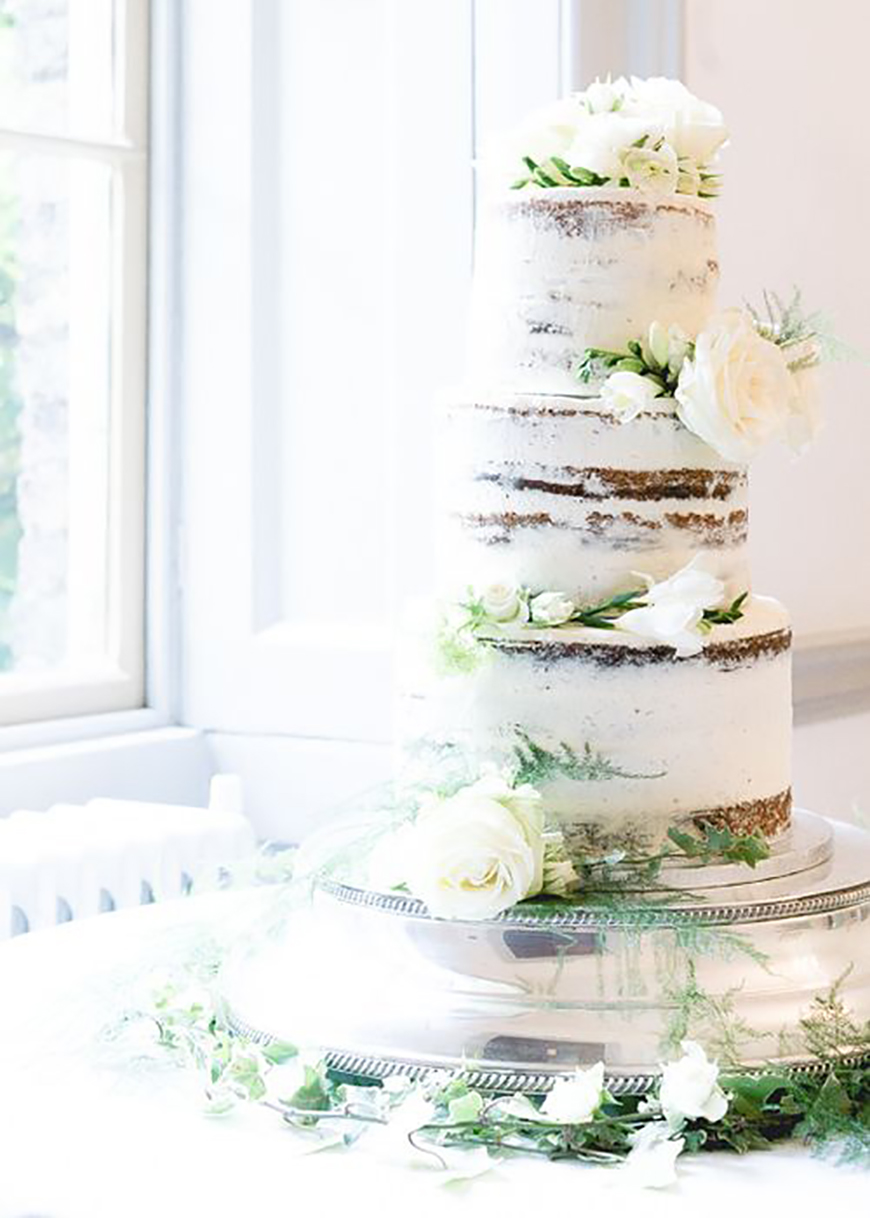 22 Wedding Cakes Fit for a Fairy Tale - Pure elegance | CHWV