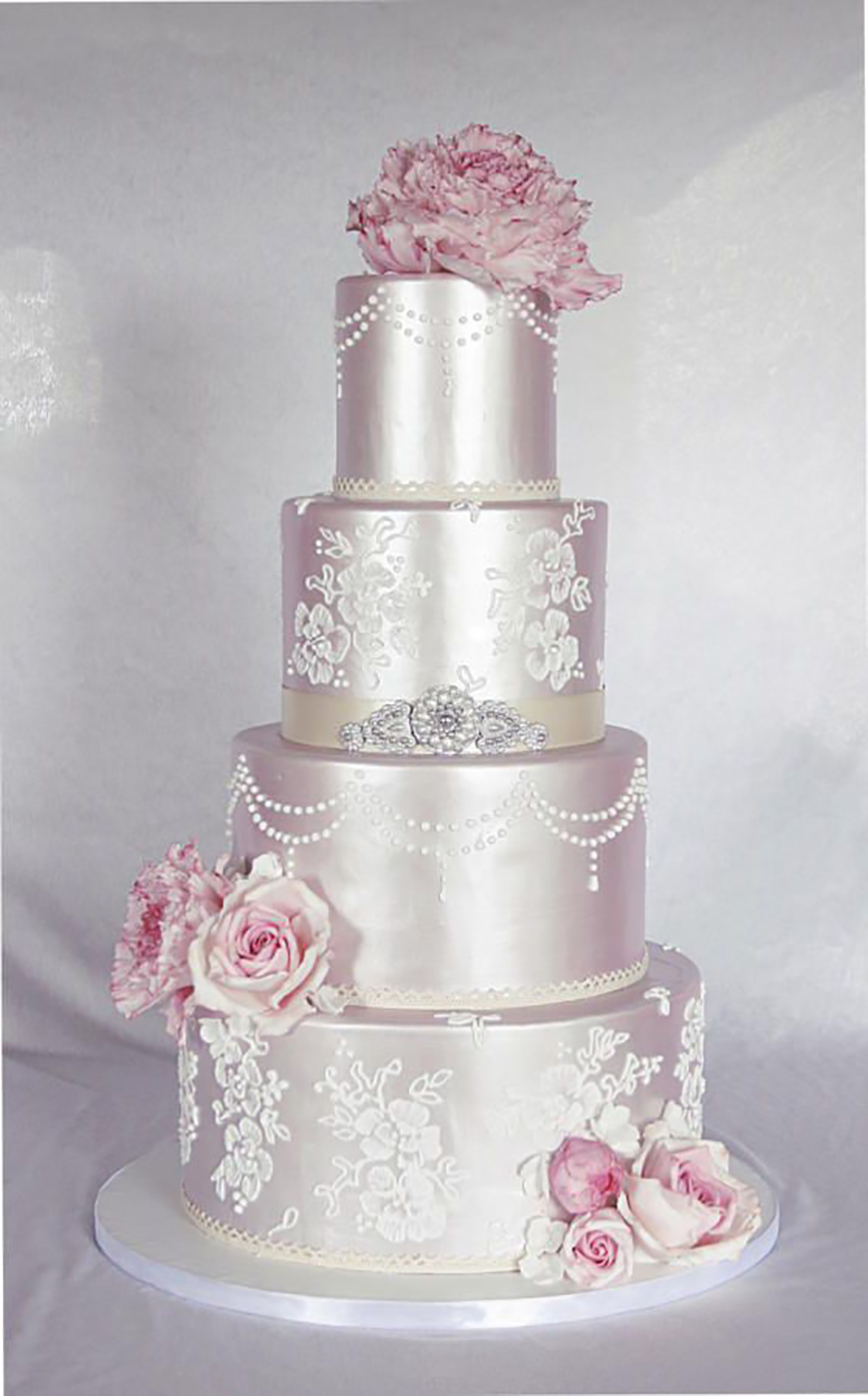 22 Wedding Cakes Fit for a Fairy Tale - Pretty in pink | CHWV