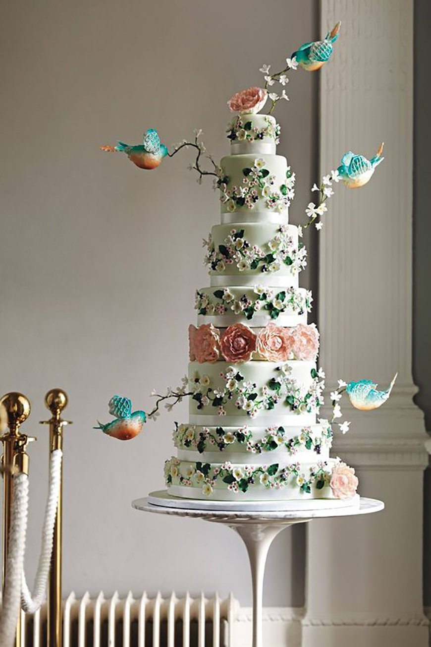 22 Wedding Cakes Fit for a Fairy Tale - Show-stopping design | CHWV