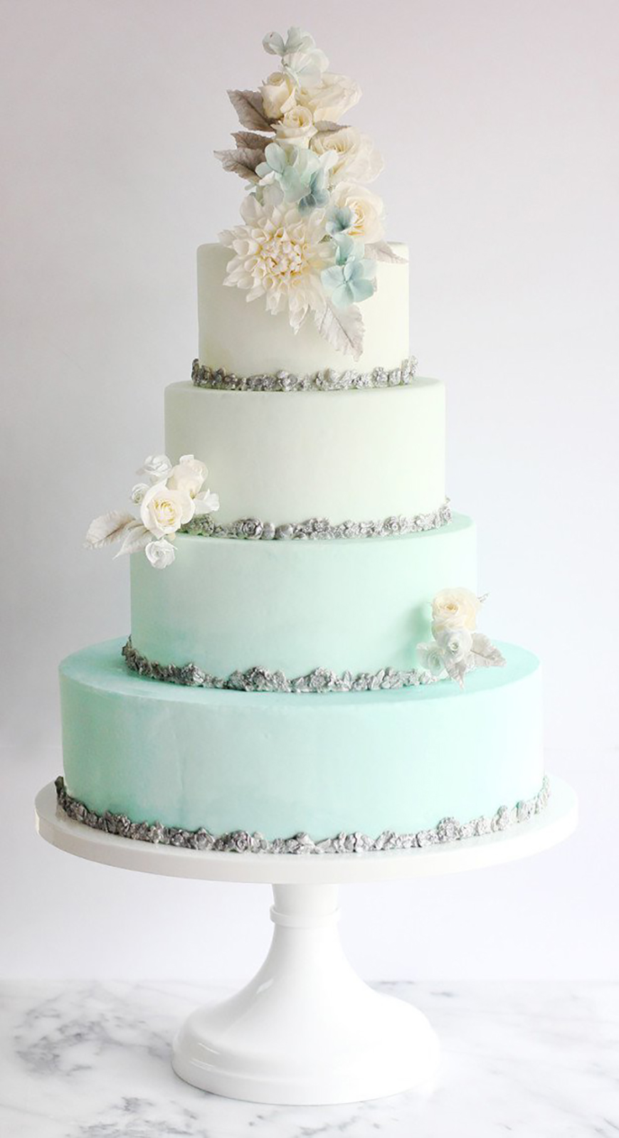 22 Wedding Cakes Fit for a Fairy Tale - A winter's tale | CHWV