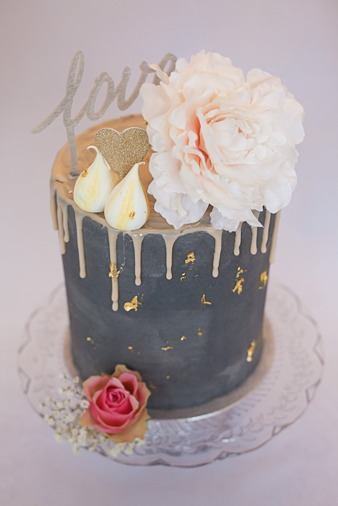 Non-Traditional Wedding Cakes – Drip Cakes - Artisana Bakes | CHWV