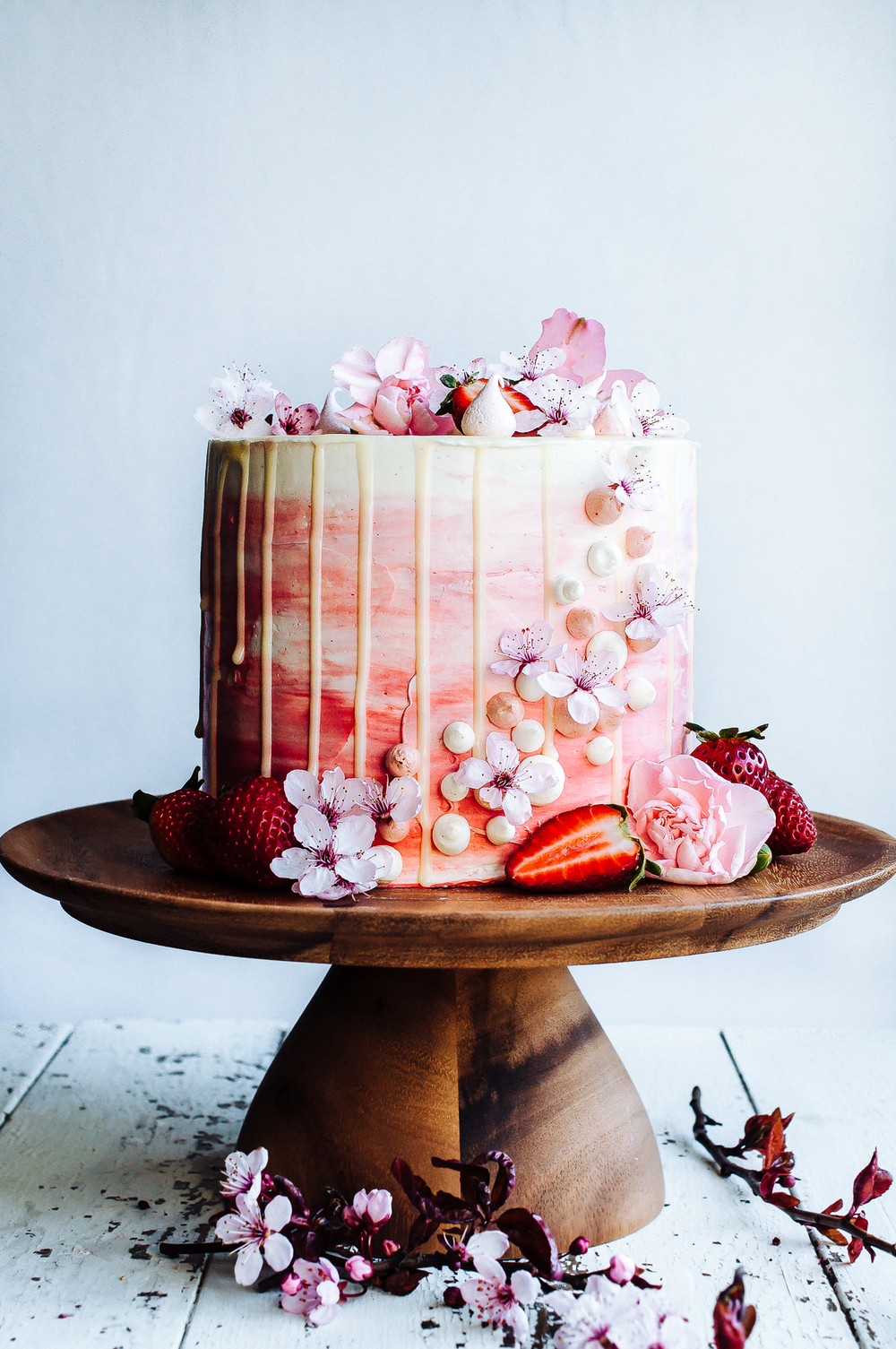 Non-Traditional Wedding Cakes – Drip Cakes - Hint of vanilla | CHWV