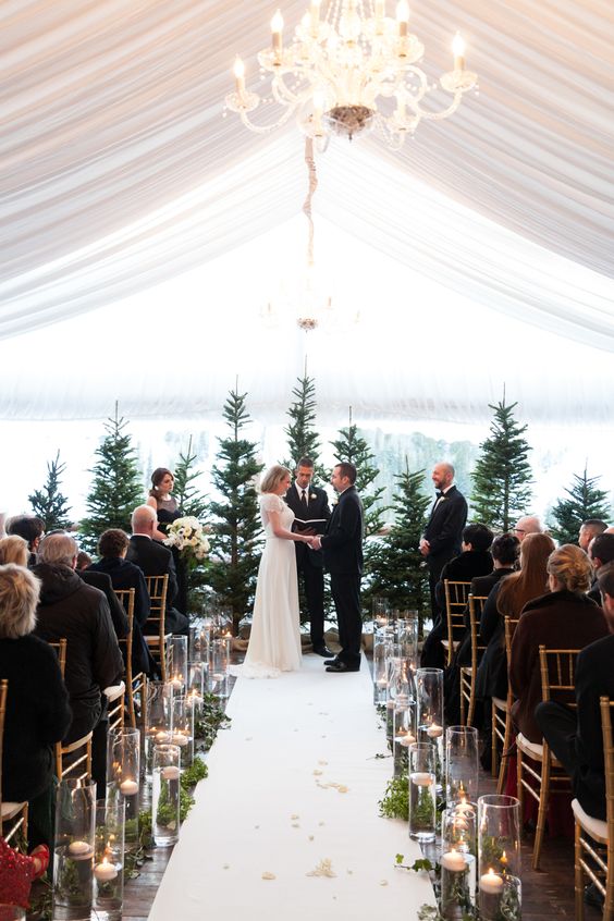How to Get That Perfect Christmas Wedding Theme | CHWV