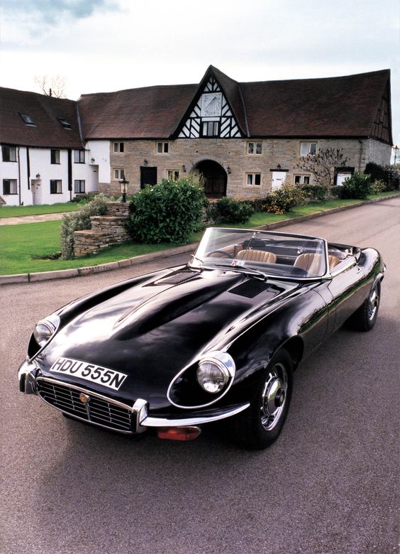 Awesome Wedding Cars for the Groom - Classic british | CHWV