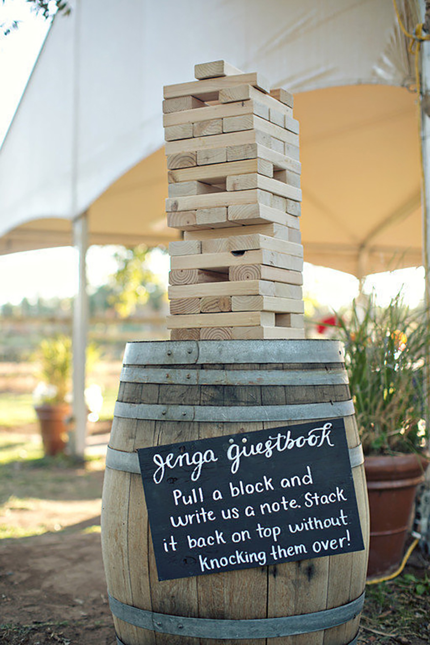 15 amazing wedding guest book ideas - Game of love | CHWV