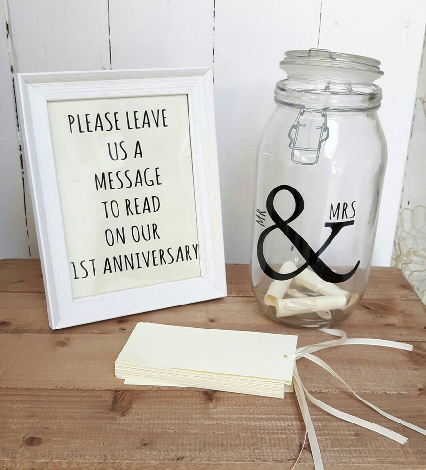 15 amazing wedding guest book ideas - Message in a bottle | CHWV