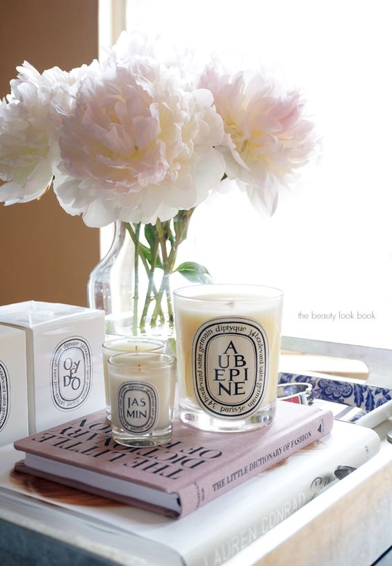 9 Wonderful Wedding Gift Ideas for the Mums - Candle | CHWV