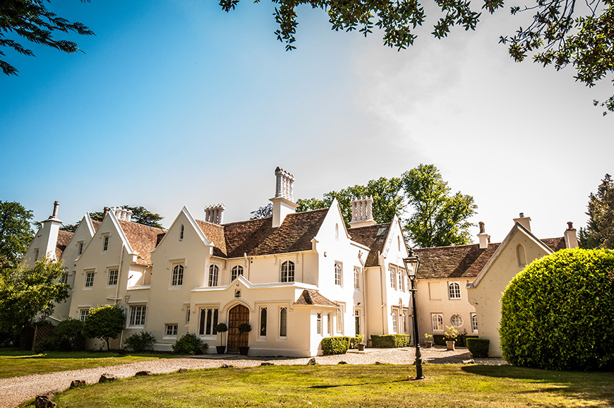 Our Five Favourite Intimate Wedding Venues in Berkshire - Silchester House | CHWV