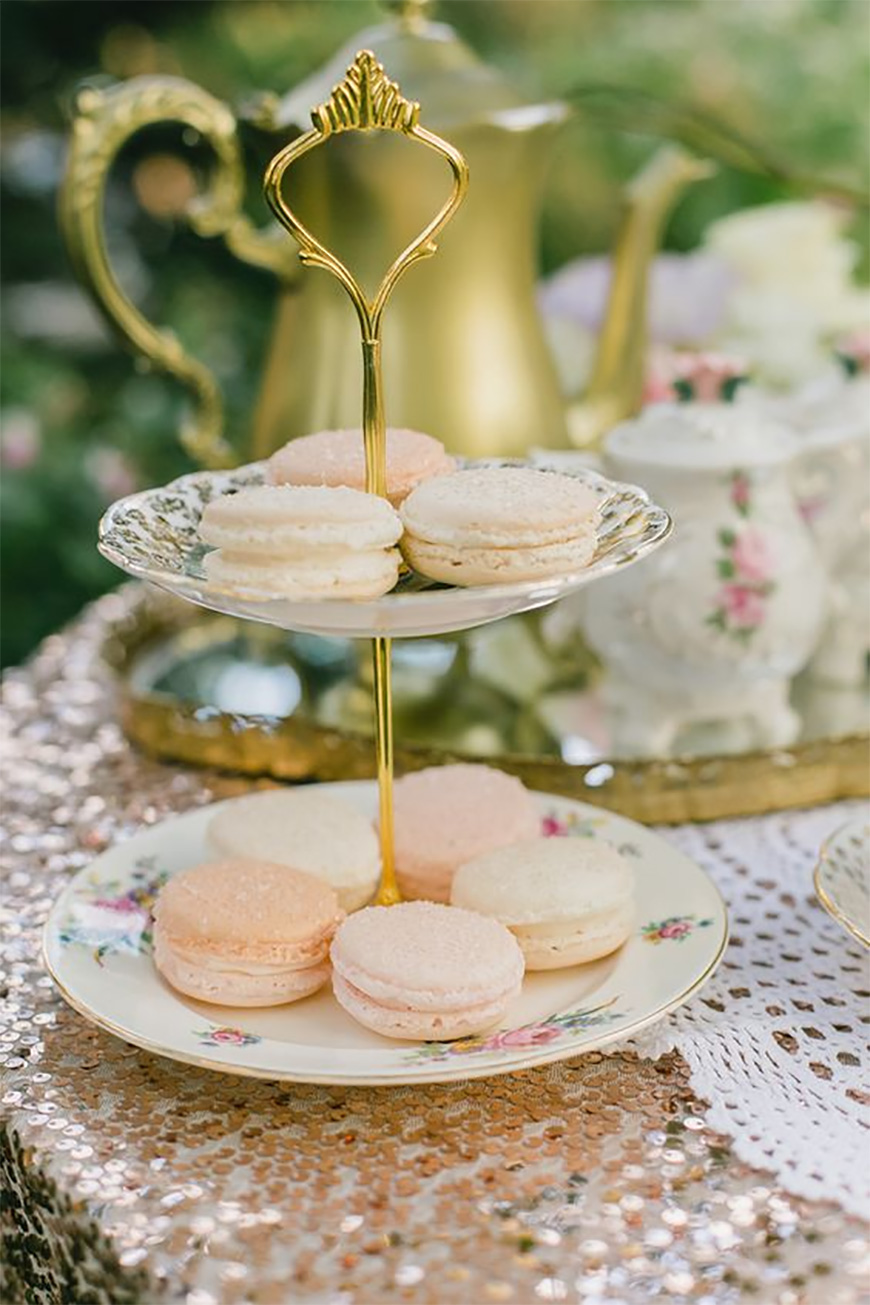 How to host a quintessentially English wedding afternoon tea party - Cake stands | CHWV