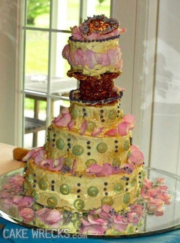 11 Wedding Cake Disasters | CHWV