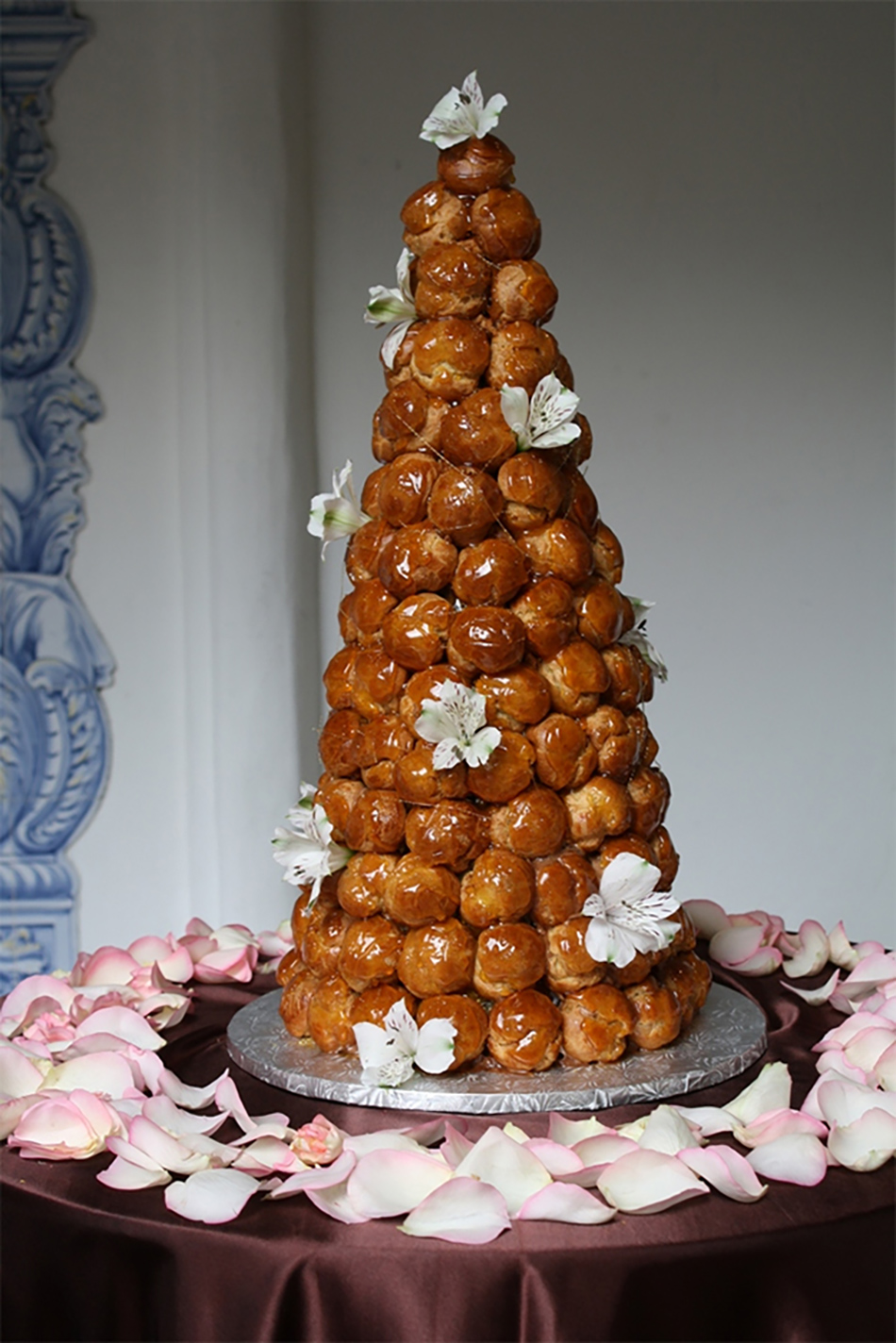 All hail the pudding wedding cake